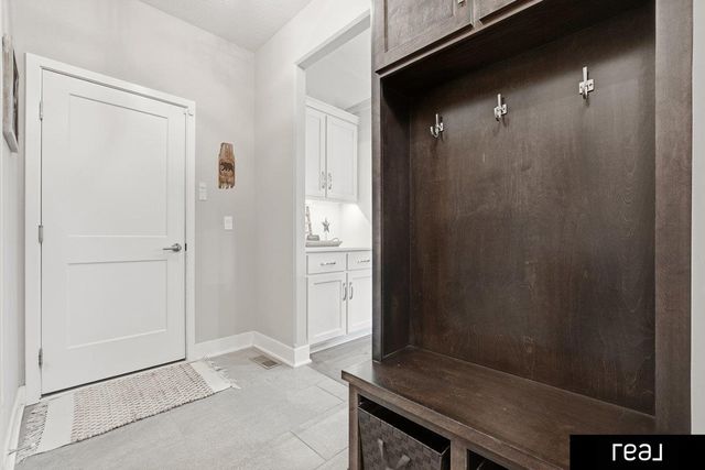 21803 I Street, Omaha, NE 68022