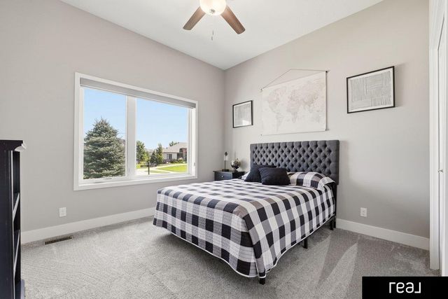 21803 I Street, Omaha, NE 68022