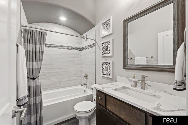 21803 I Street, Omaha, NE 68022