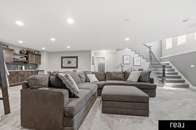 21803 I Street, Omaha, NE 68022