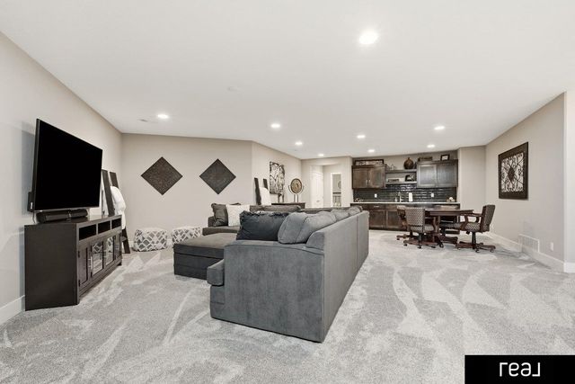 21803 I Street, Omaha, NE 68022