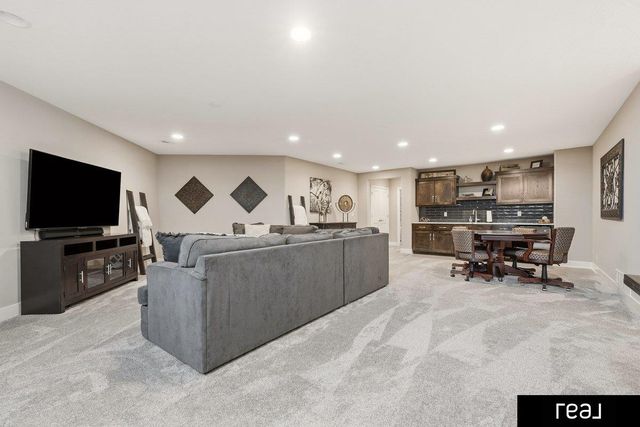 21803 I Street, Omaha, NE 68022