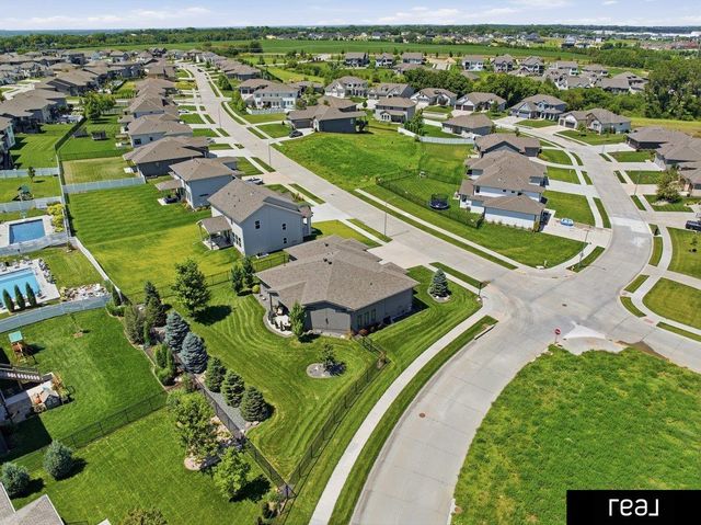 21803 I Street, Omaha, NE 68022
