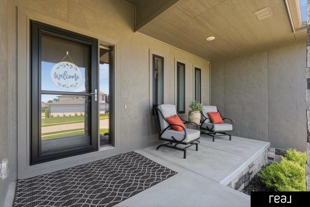 21803 I Street, Omaha, NE 68022