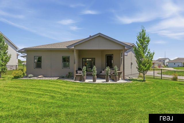 21803 I Street, Omaha, NE 68022