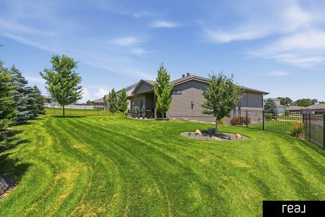 21803 I Street, Omaha, NE 68022
