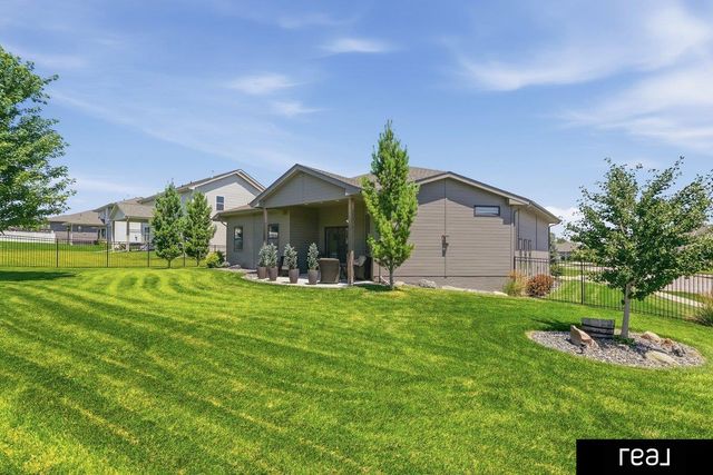 21803 I Street, Omaha, NE 68022