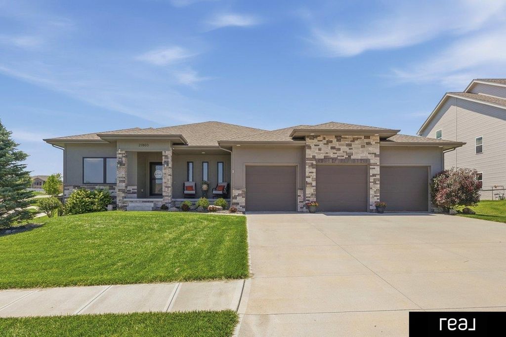 21803 I Street, Omaha, NE 68022