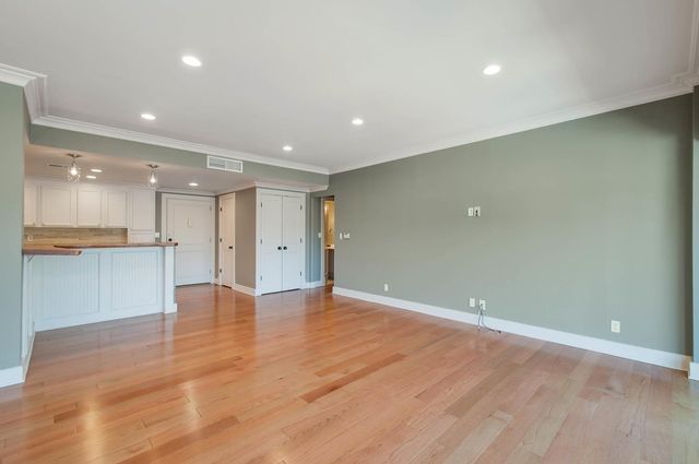 4200 West End Ave Apt 402, Nashville, TN 37205