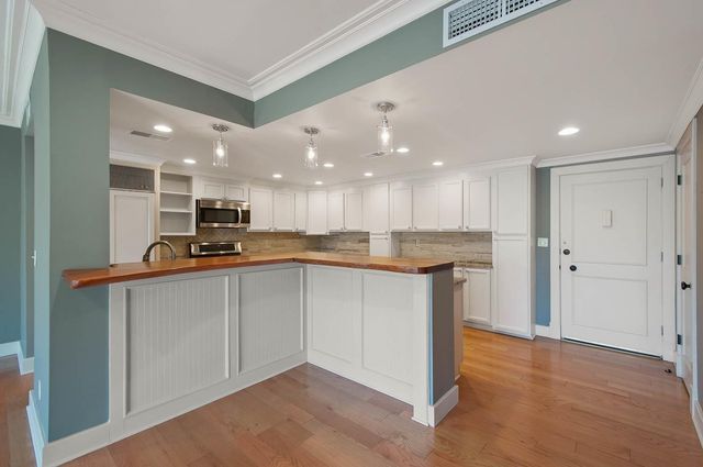 4200 West End Ave Apt 402, Nashville, TN 37205