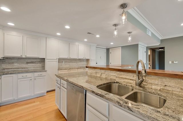 4200 West End Ave Apt 402, Nashville, TN 37205