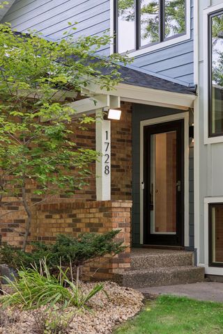 1728 Trail Road, Mendota Heights, MN 55118