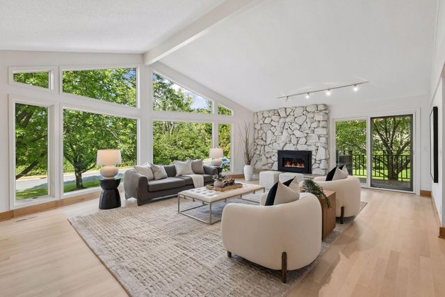 1728 Trail Road, Mendota Heights, MN 55118