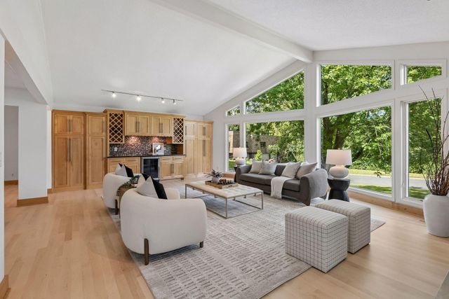 1728 Trail Road, Mendota Heights, MN 55118