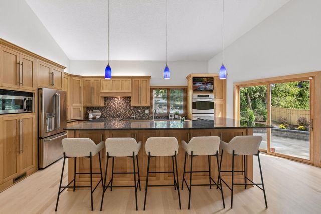 1728 Trail Road, Mendota Heights, MN 55118