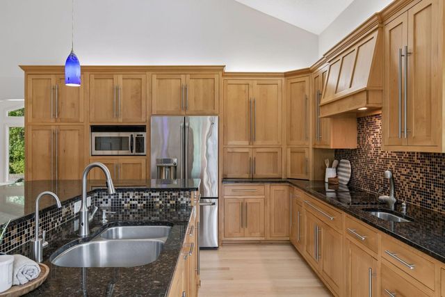 1728 Trail Road, Mendota Heights, MN 55118