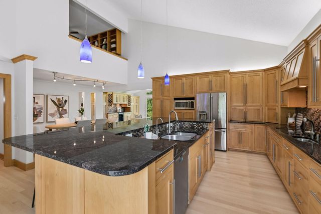 1728 Trail Road, Mendota Heights, MN 55118