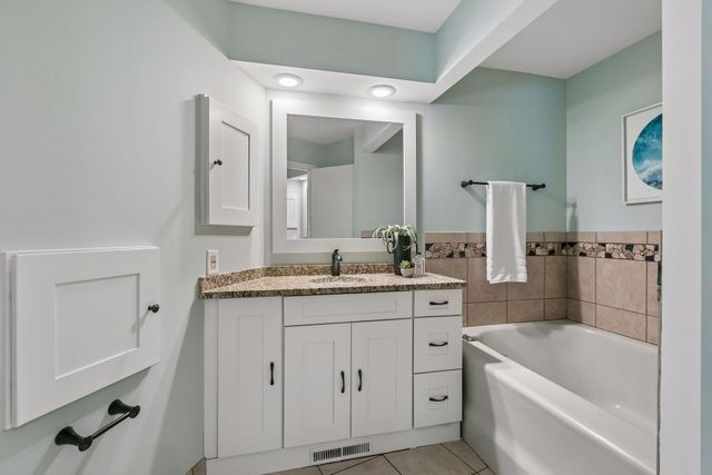 1728 Trail Road, Mendota Heights, MN 55118