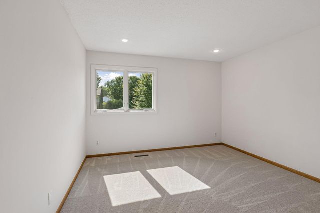 1728 Trail Road, Mendota Heights, MN 55118