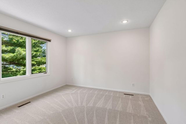 1728 Trail Road, Mendota Heights, MN 55118