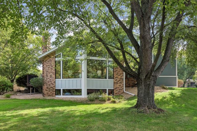 1728 Trail Road, Mendota Heights, MN 55118
