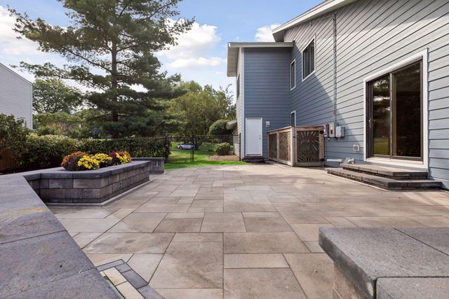 1728 Trail Road, Mendota Heights, MN 55118