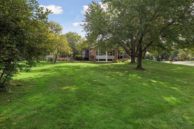 1728 Trail Road, Mendota Heights, MN 55118