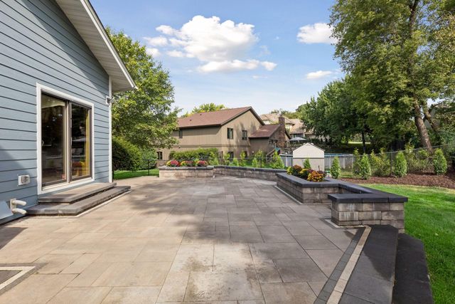 1728 Trail Road, Mendota Heights, MN 55118