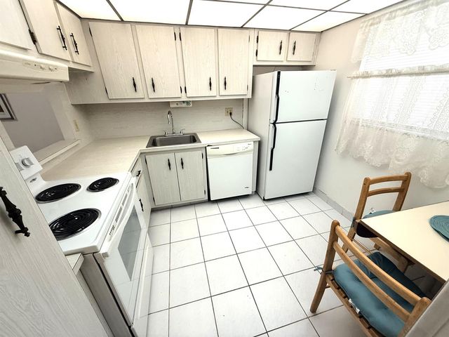 3050 Holiday Springs Boulevard 111, Margate, FL 33063