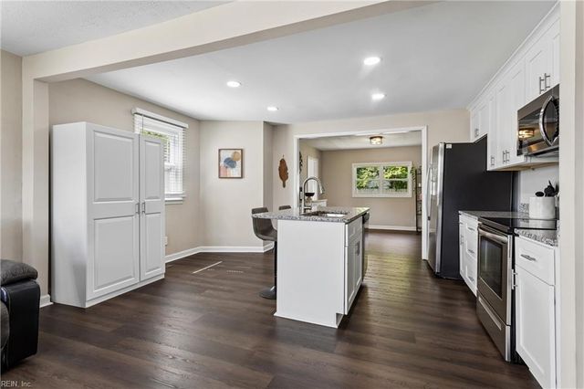 328 Velva DR, Chesapeake, VA 23325