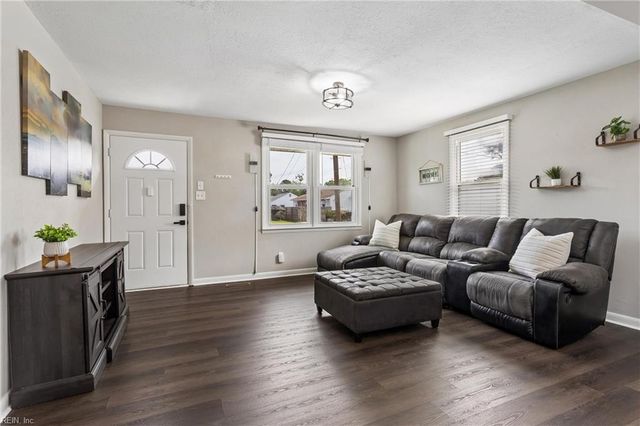 328 Velva DR, Chesapeake, VA 23325