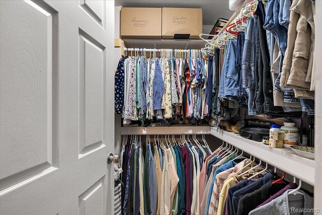 32622 Valley Drive, Warren, MI 48093