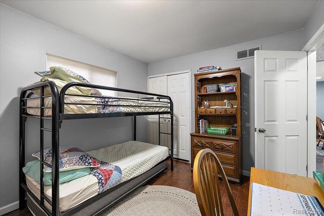 32622 Valley Drive, Warren, MI 48093