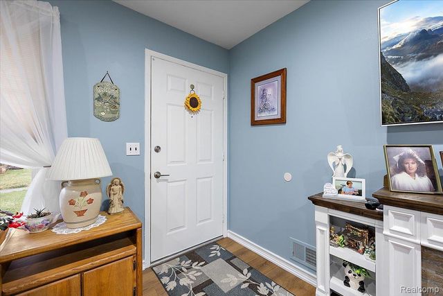 32622 Valley Drive, Warren, MI 48093