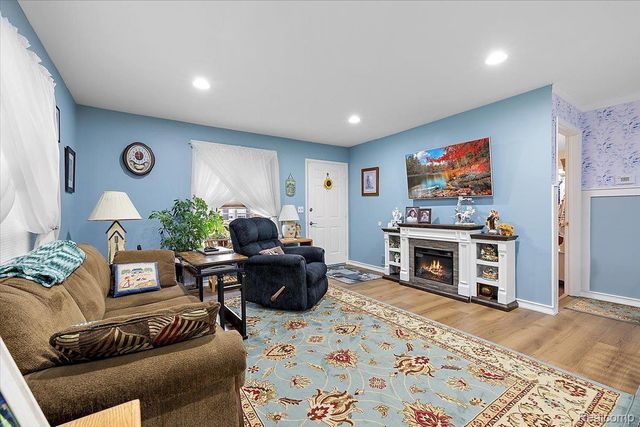 32622 Valley Drive, Warren, MI 48093