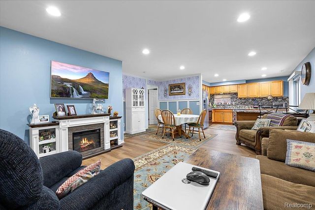 32622 Valley Drive, Warren, MI 48093