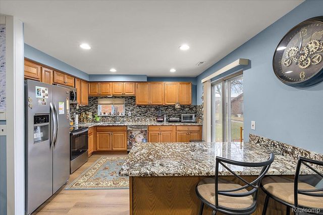 32622 Valley Drive, Warren, MI 48093