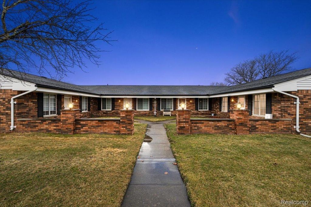 32622 Valley Drive, Warren, MI 48093