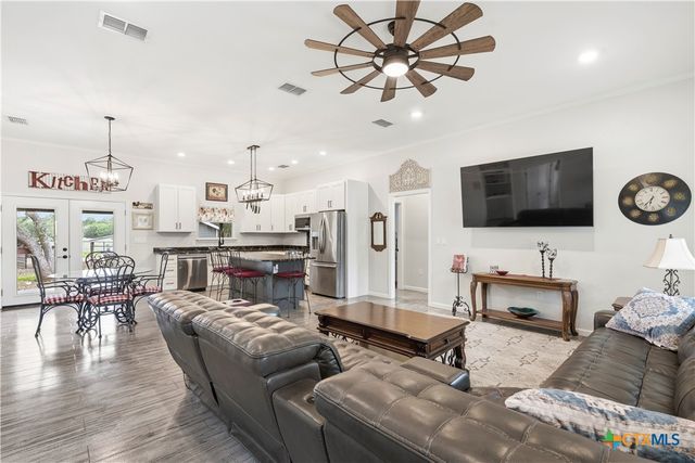 351 Line Camp Loop, Spring Branch, TX 78070
