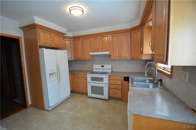 210 Lincoln Park Drive, Syracuse, NY 13203