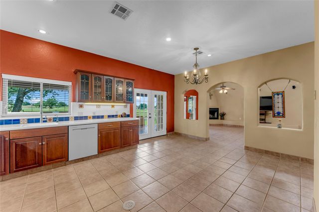 111 Woodlawn DR, Kingsland, TX 78639