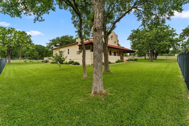 111 Woodlawn DR, Kingsland, TX 78639