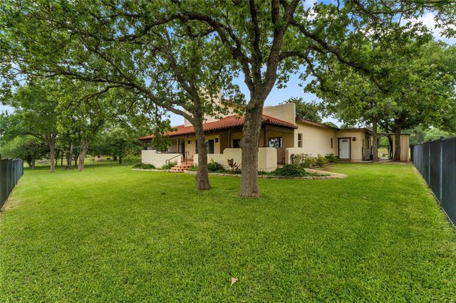 111 Woodlawn DR, Kingsland, TX 78639