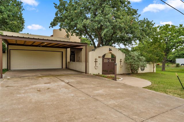 111 Woodlawn DR, Kingsland, TX 78639