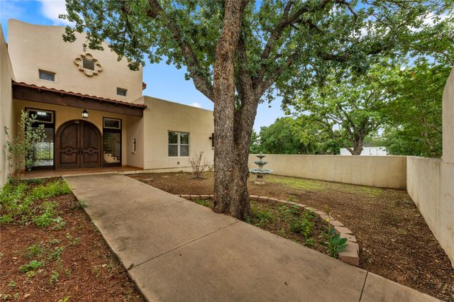 111 Woodlawn DR, Kingsland, TX 78639