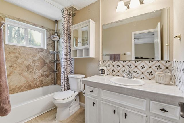 3008 Hunnington Drive, Conroe, TX 77303