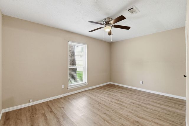 3008 Hunnington Drive, Conroe, TX 77303