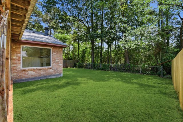 3008 Hunnington Drive, Conroe, TX 77303