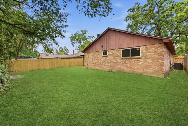 3008 Hunnington Drive, Conroe, TX 77303