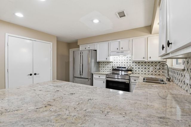 3008 Hunnington Drive, Conroe, TX 77303